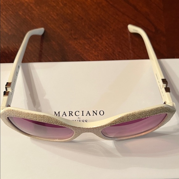 BRAND NEW GUESS BY MARCIANO GM00007 25F SUNGLASSES. NWOT - Picture 5 of 12